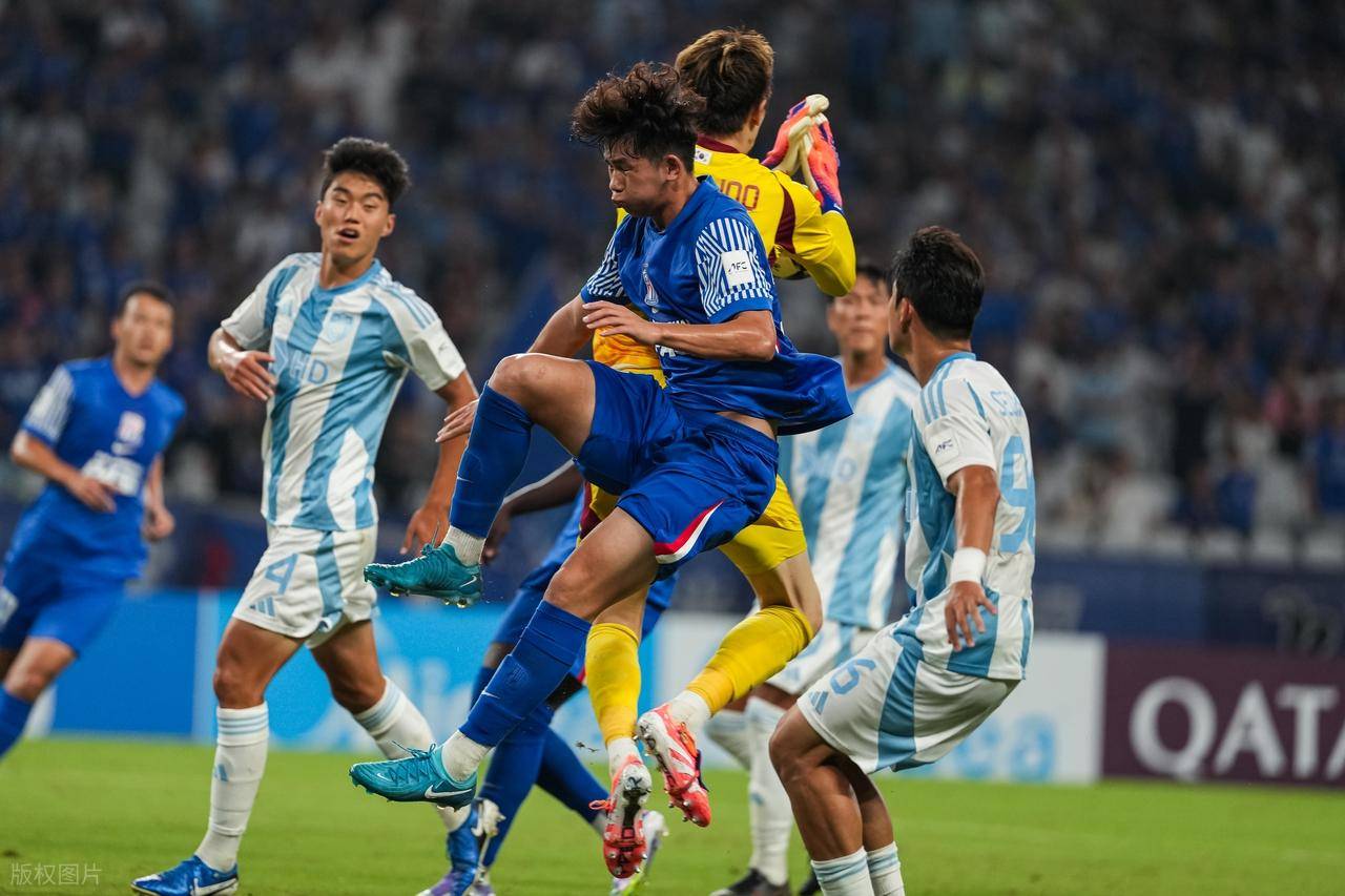 开云APP-关键时刻上海申花备战西甲，内部沟通细节曝光，悬念犹存，资深球员宣示担当(历届西甲最佳球员)